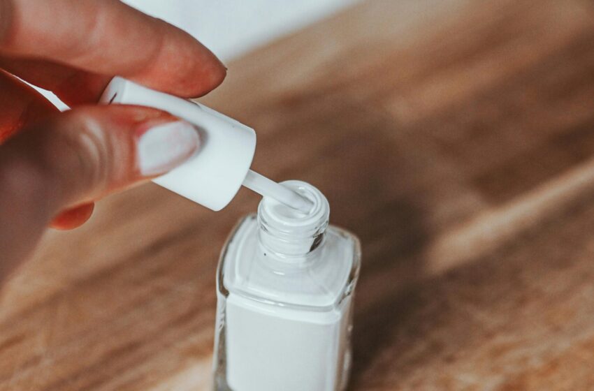  Use esmalte branco neste verão
