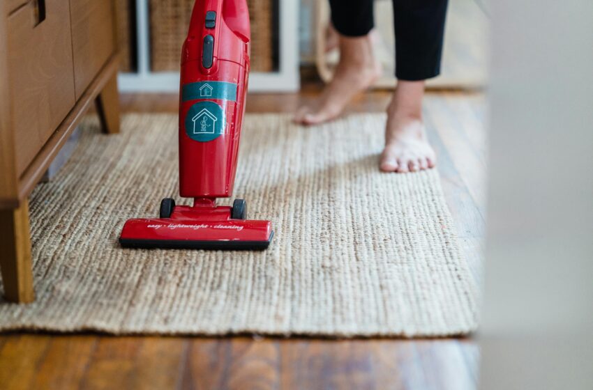  Como remover mancha de carpetes e tapetes