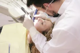 Entenda se clareamento dental é seguro e indicado