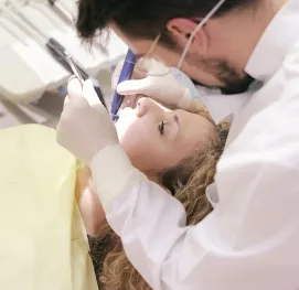 Entenda se clareamento dental é seguro e indicado