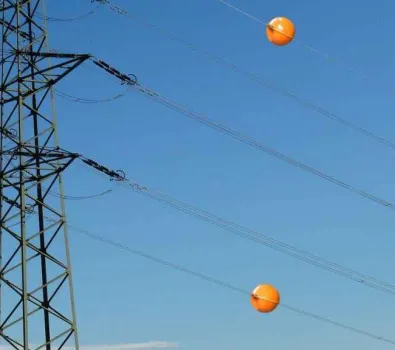Entenda o que são as bolas nas linhas de transmissão nos fios e para que servem