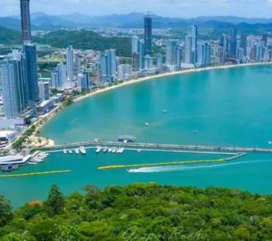 O verão está chegando e ESSA CIDADE é a mais querida dos brasileiros