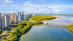 Beleza e águas cristalinas conquistam turistas em cidade do Nordeste