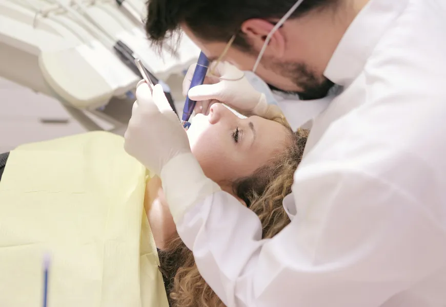 Entenda se clareamento dental é seguro e indicado