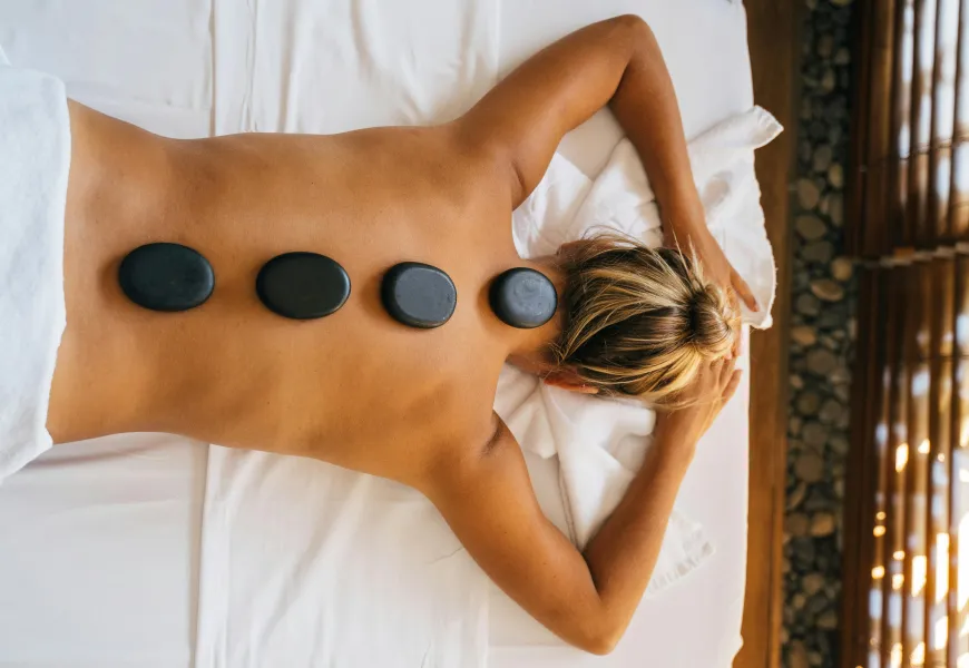 Como as pedras são preparadas para a massagem com pedras quentes