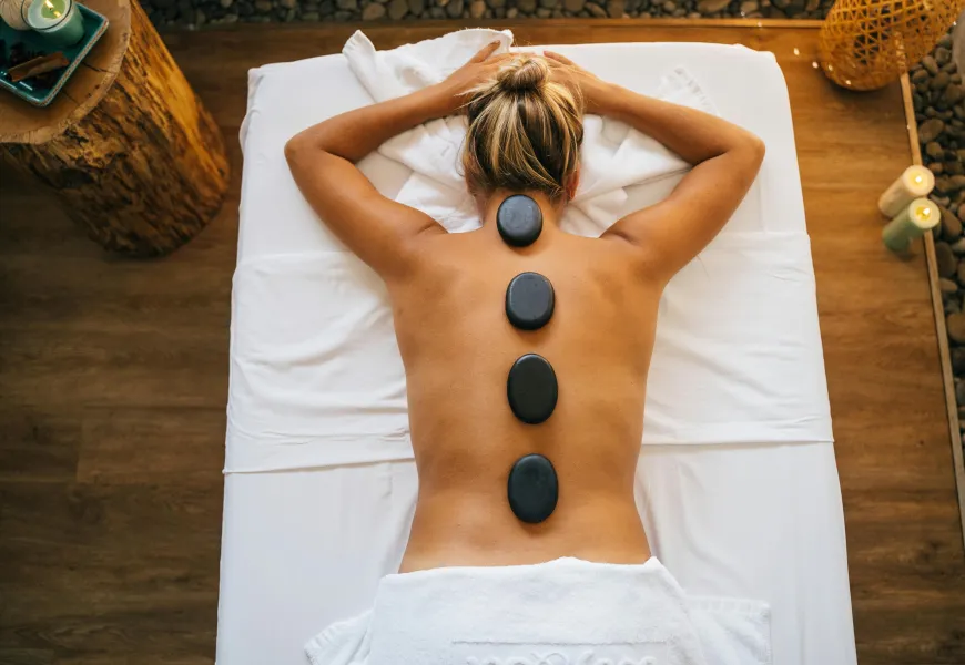 História e origem da massagem com pedras quentes
