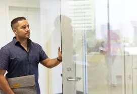 Vidros laminados: segurança e design para sua casa
