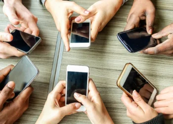 Os anúncios do celular parecem que leem sua mente? Entenda como!
