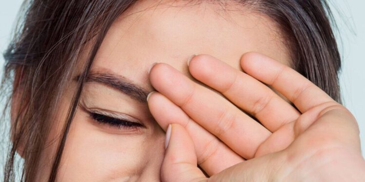As pálpebra dos seus olhos estão tremendo? Entenda o que significa!