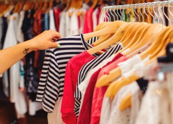 Depois dessa dica, você nunca mais vai usar cabide para pendurar suas roupas