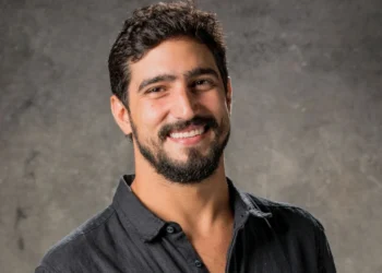 Ator da Globo, Renato Góes, revela diagnóstico chocante: entenda como funciona o vitiligo