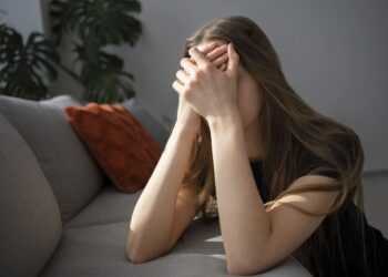 Silêncio nem sempre é ouro e pode significar autodestruição, segundo especialista;