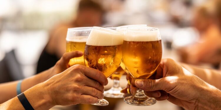 Entenda o caso de metanol nas bebidas alcoólicas em São Paulo; 9 casos já foram registrados