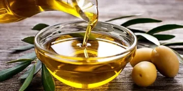 Borrifar vinagre e azeite melhora o aproveitamento da sua panela; saiba o motivo!