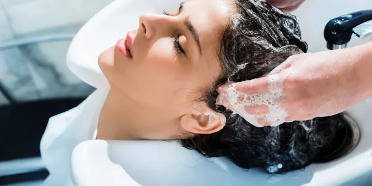 Nem todo dia, nem uma vez por semana: veja quantas vezes você deve lavar o seu cabelo em 7 dias