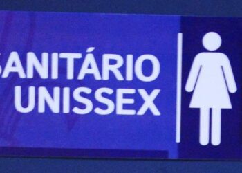 Banheiros unissex são proibidos em escolas de SC com multa de R$ 10 mil