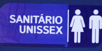 Banheiros unissex são proibidos em escolas de SC com multa de R$ 10 mil