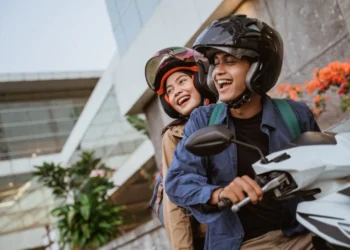 Multa salgada para motos com dois ocupantes a partir de 2026